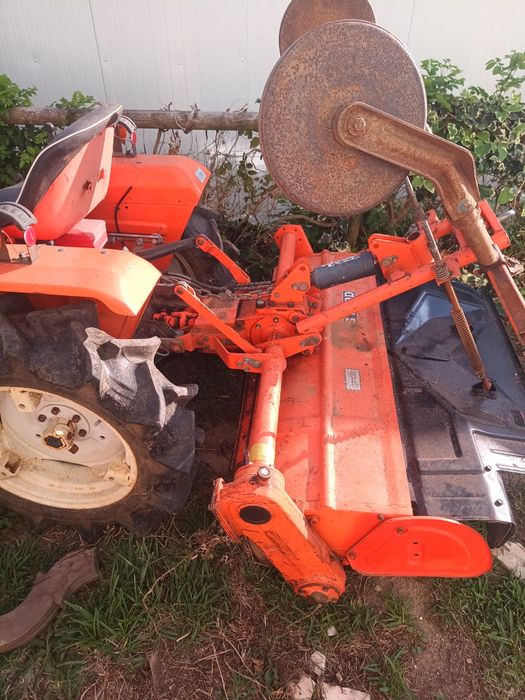 Trator Kubota b1502