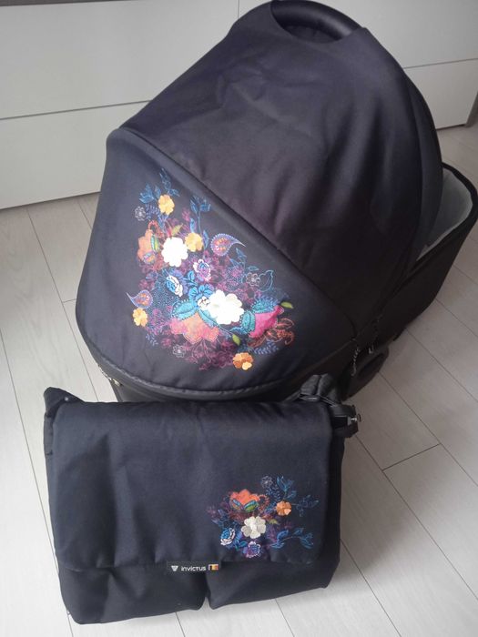 Продам дитячій візок Invictus V-Plus Flowers