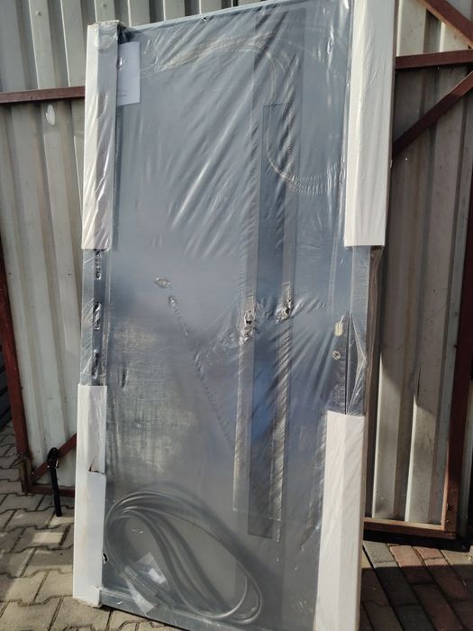 Drzwi 90 lewe +ościeżnica, klamki, zamki grubość 68 mm