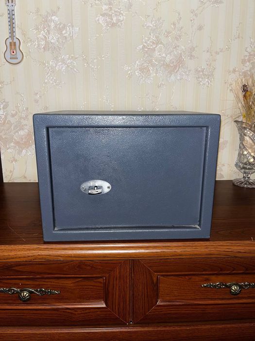 Сейф    меблевий