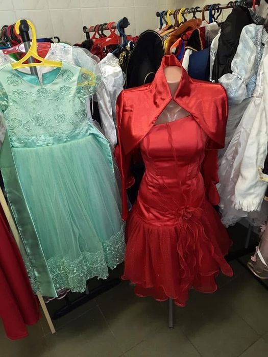 Продам карнавальні костюми оптом