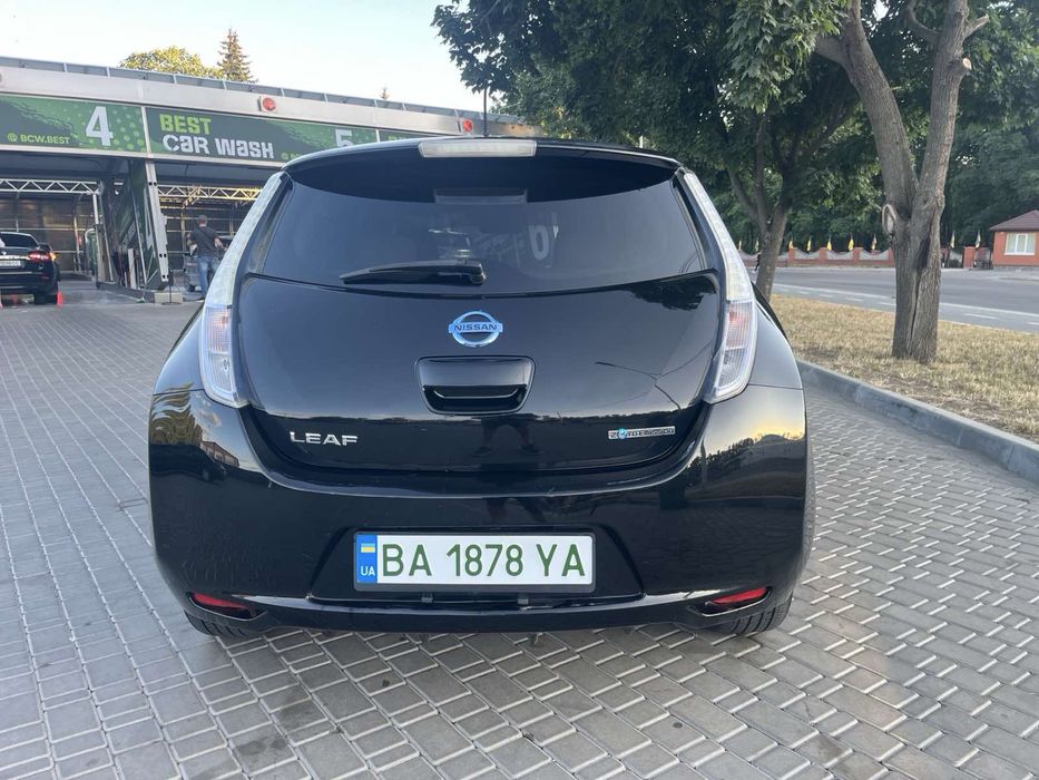 Нісан Ліф 2011 рік