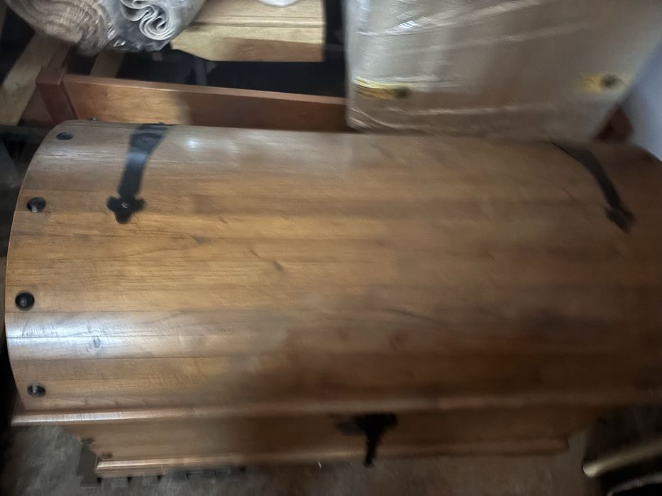 Bau em madeira macica