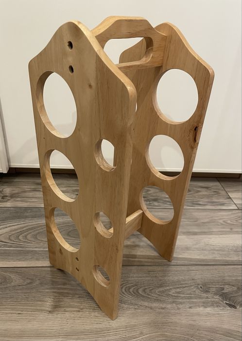 Drewniany stojak na wino