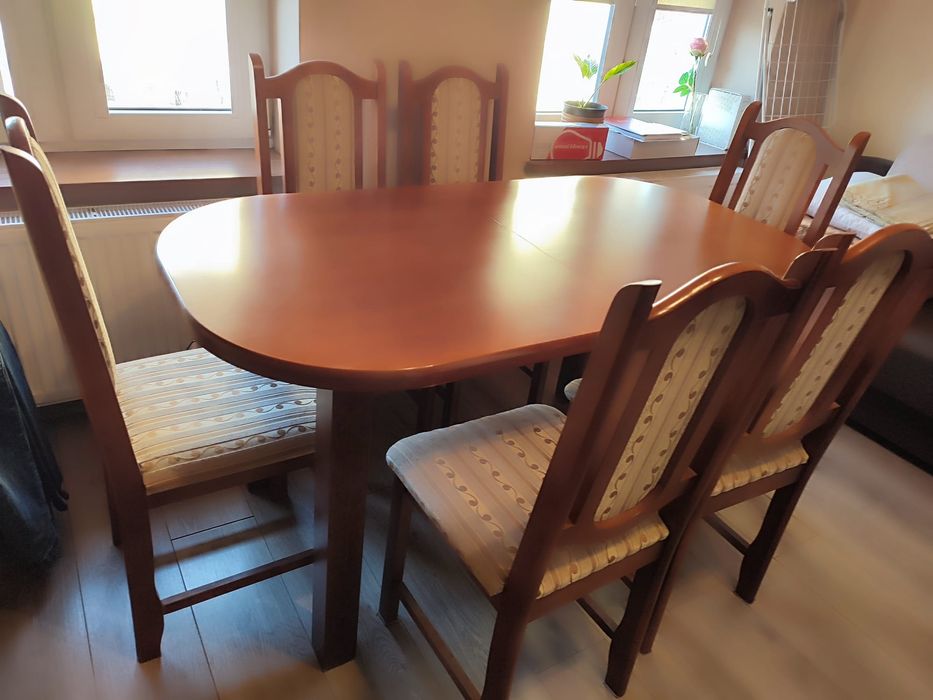 Stół z 6 krzeslami