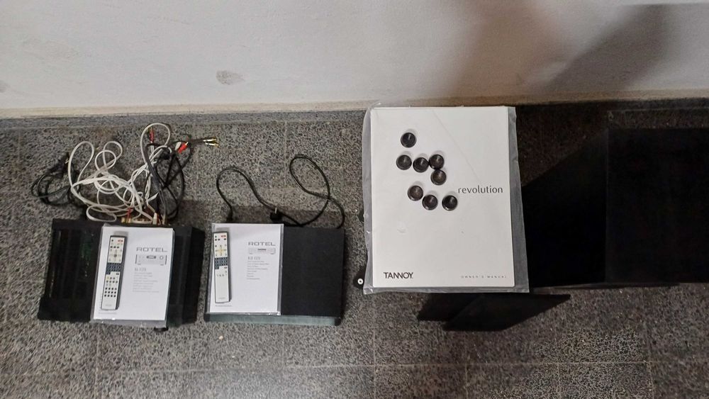 Sistema de som ROTEL e TANNOY