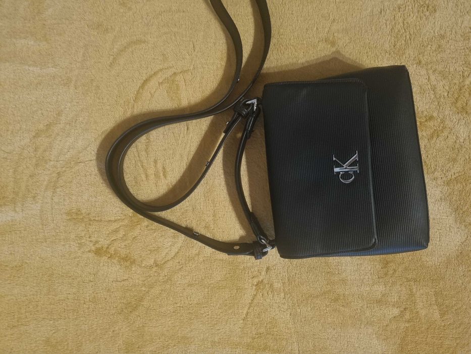 Продам чудову оригінальну жіночу сумочку Calvin Klein