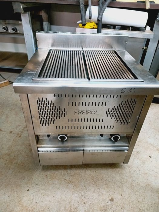 Grelhador a gás com defletores