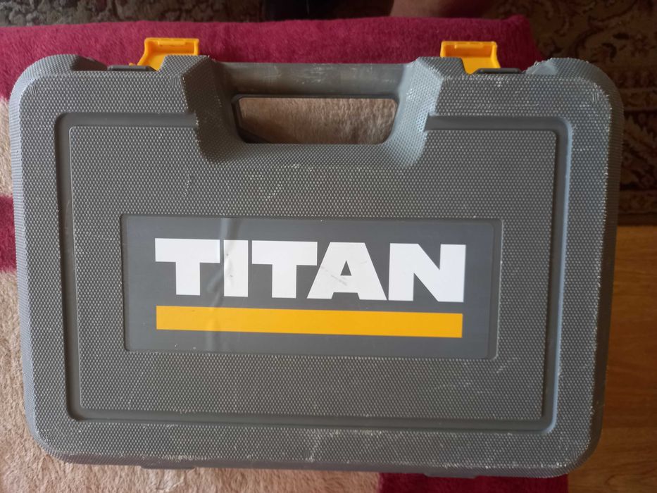 Młotowiertarka Titan SDS Plus 750 W.