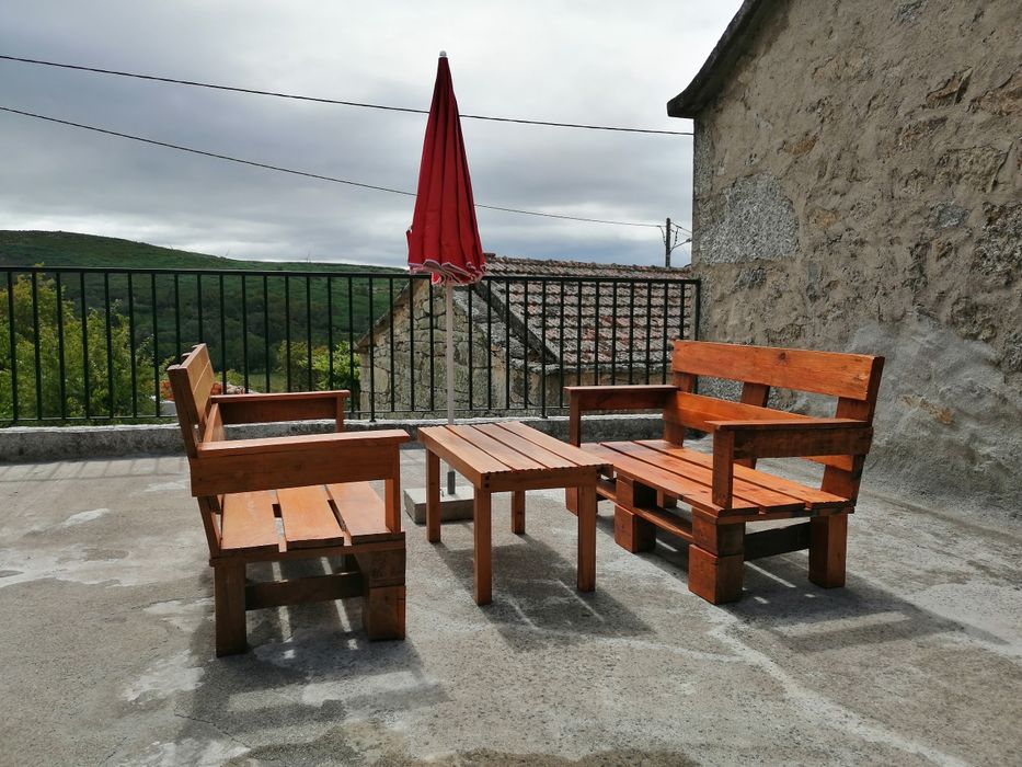 Bancos, mesa de jardim, esplanadas madeira, telheiros em madeira