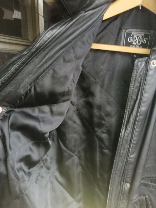 Продаж жіночої шкіряної куртки