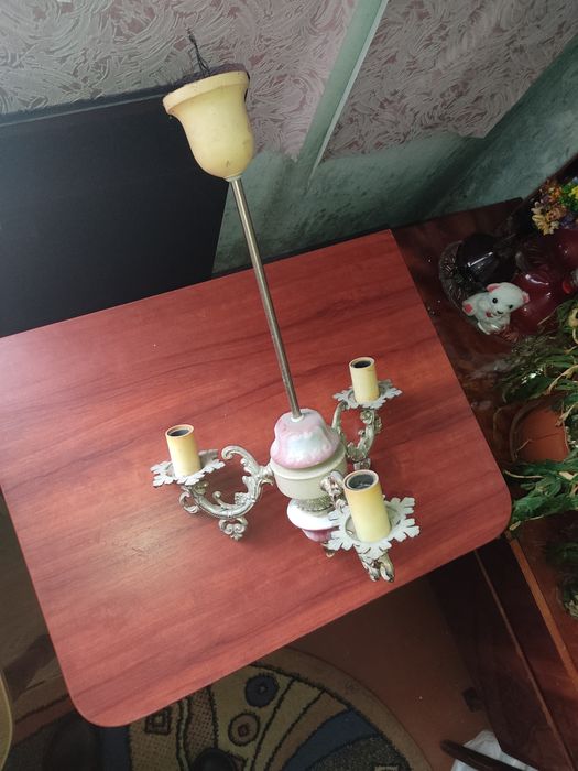Люстра на 3 плафона! Продам!