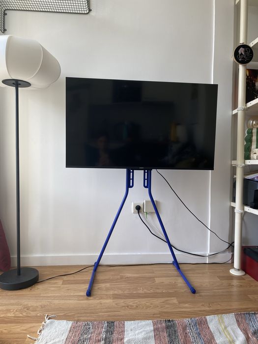 Pedestal tv stand