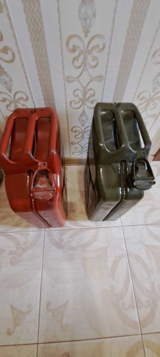 Каністри залізні 20 л.для палива вживані