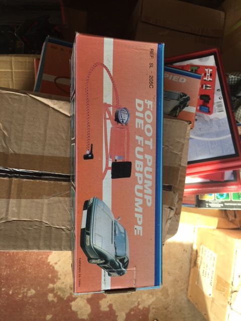 Bomba de pé (encher rodas, insufláveis)