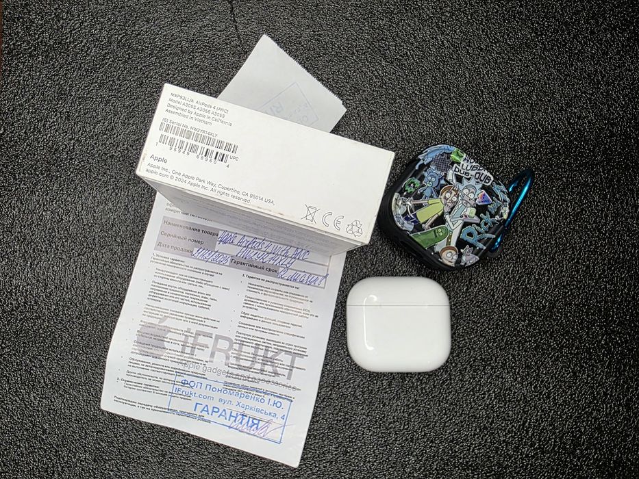 Apple AirPods 4 ANC