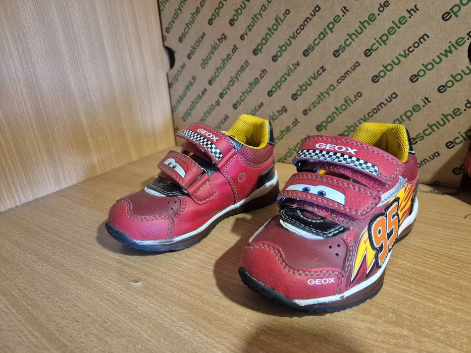 Дитячі кросівки geox