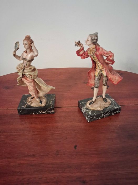Par de estatuetas antigas Carrara