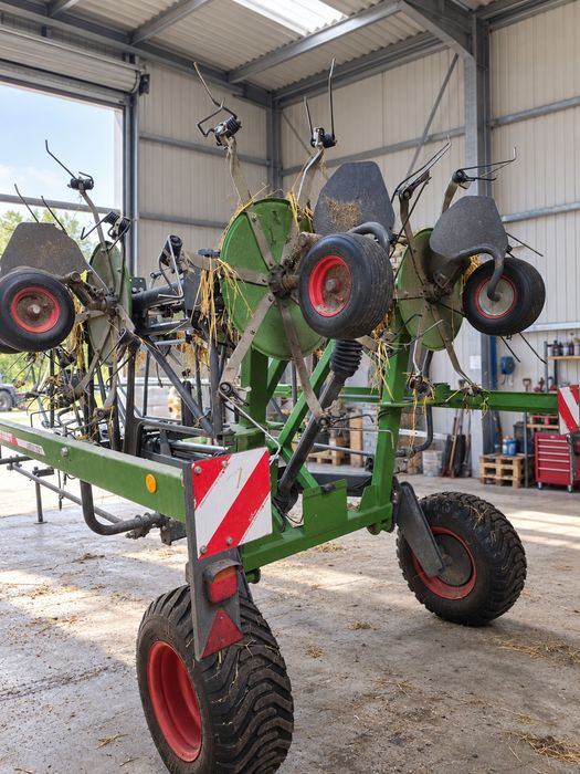 Przetrząsarka Fendt Lotus 1020 T