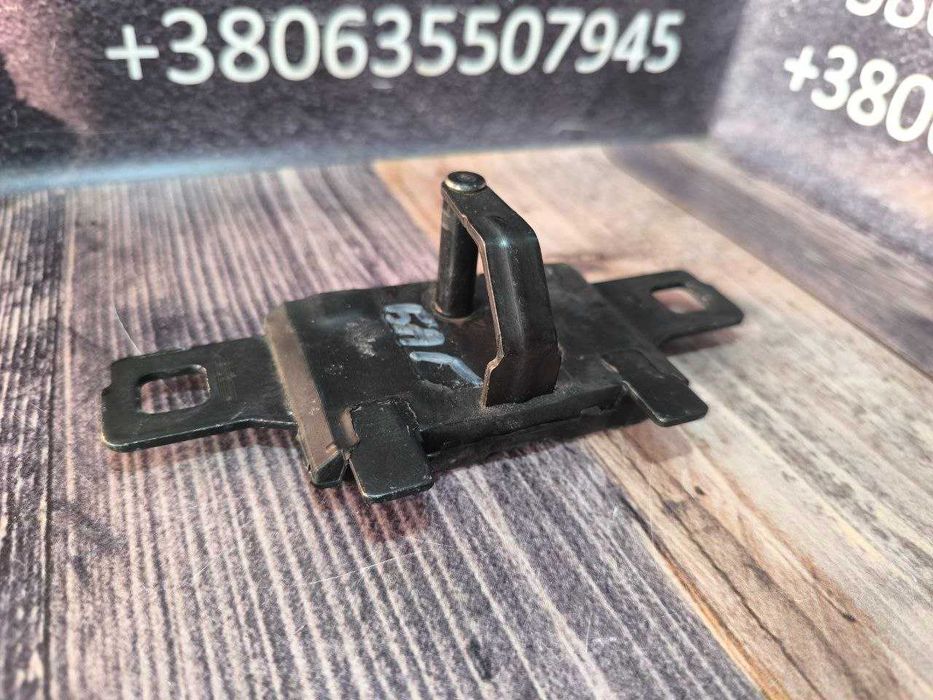 Скоба замок кришки багажника ляди Audi E-Tron 8W9827507A