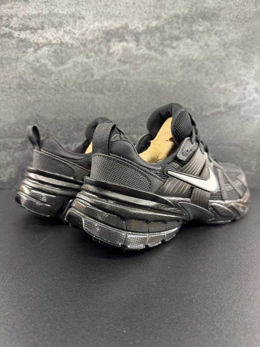 Кросівки Nike V2K Run Black Summit White Anthracite HQ1582-001 (41)