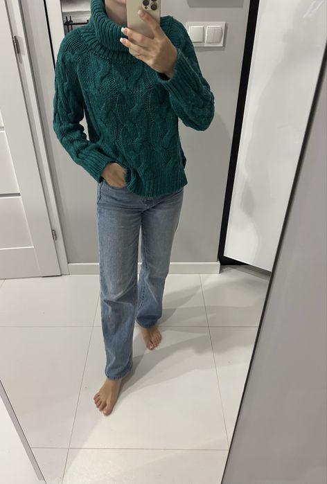 Zielony sweter z golfem