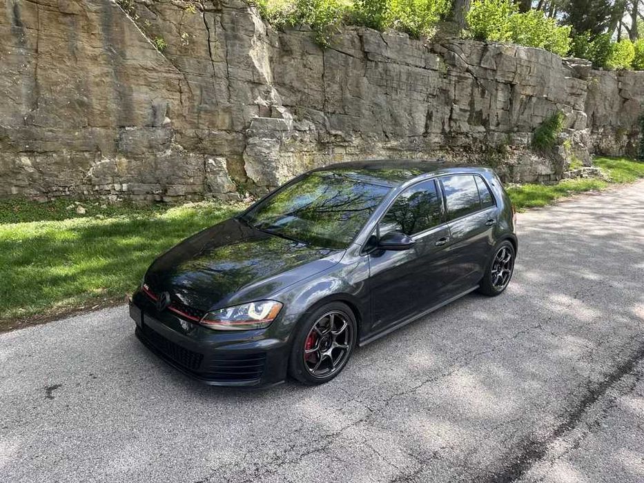 2017 Volkswagen Golf S/SE