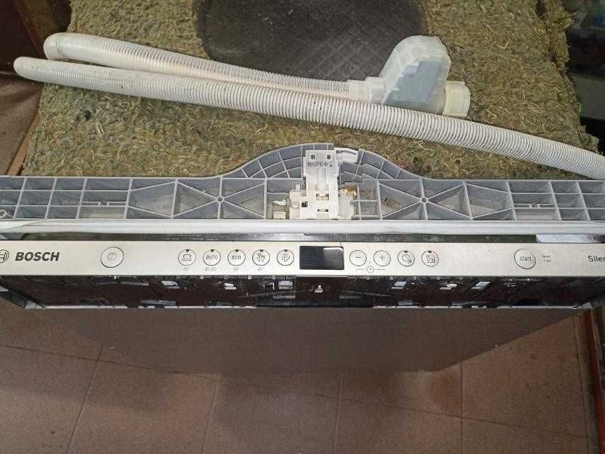 Посудомойка Bosch . 60 см .Встройка. Полностью исправна