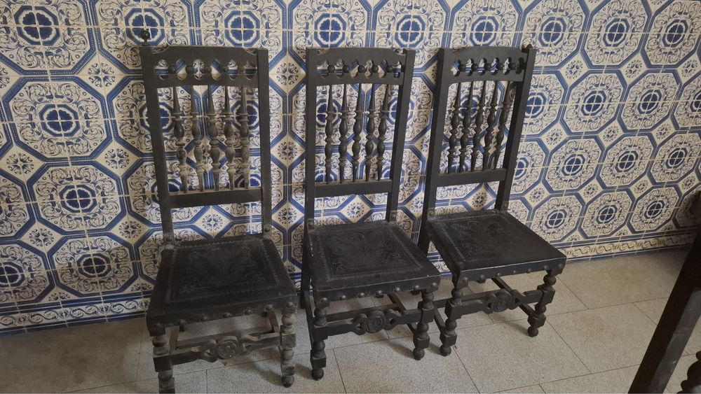 Conjunte de mesa e cadeiras