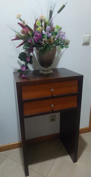 Móvel de apoio de madeira