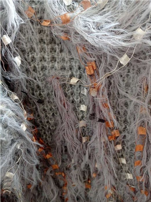 Sweter włochacz oversize fredzelki szary zloto S M L