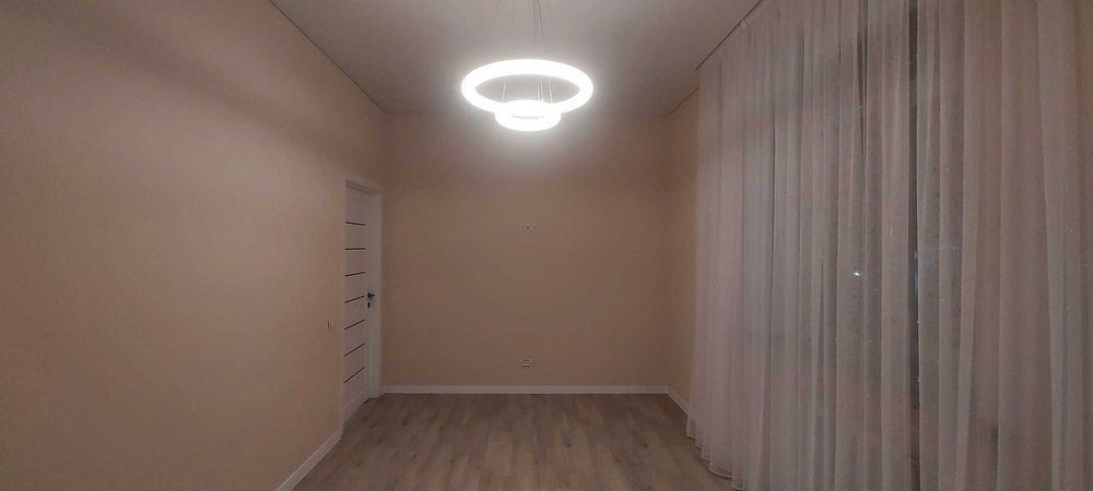 Продається трикімнатна квартира " СТАЛІНКА " в центрі м.Васильків