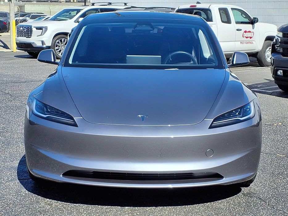 Tesla Model 3      2025