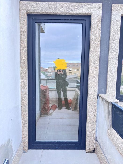 Porta de varanda 1 folha oscilobatente Komerling.Entrega em Mirandela