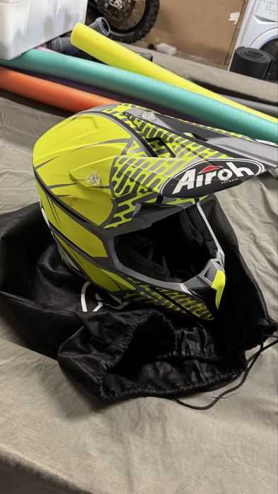 Capacete Airoh XL
