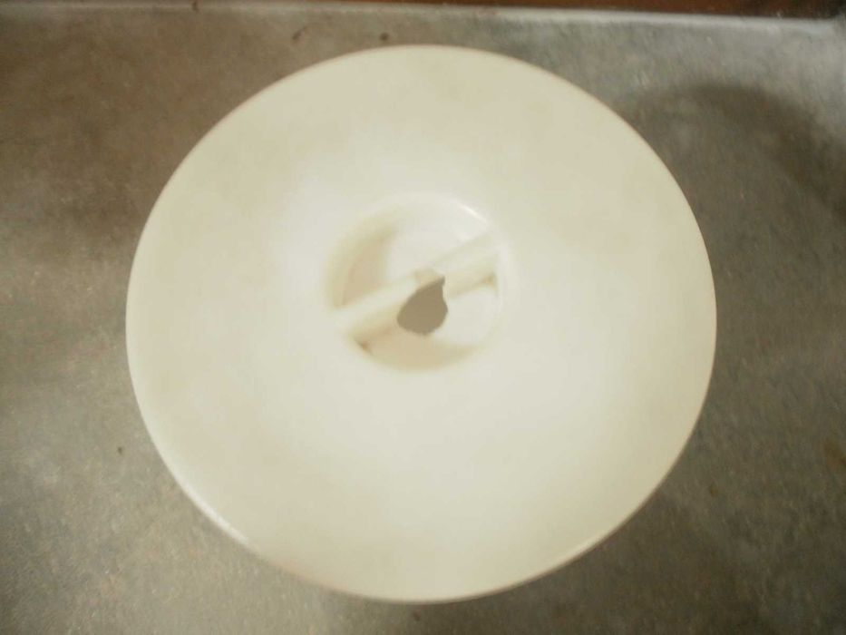 Caixa redonda em plástico