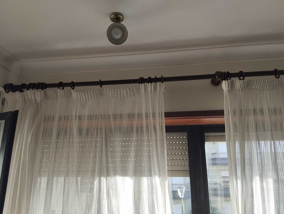Varões para cortinas, em madeira