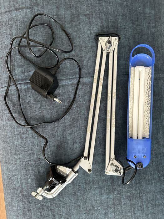 настільну лампу з кріпленням-струбциною