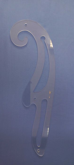 Régua, escantilhão e esquadro para modelista