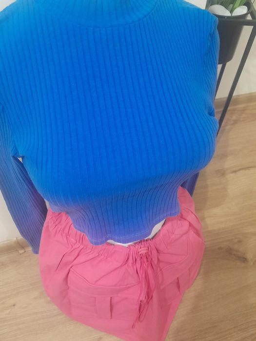 Bluzka ze spōdnicą.