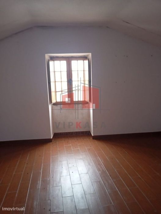 Moradia T2 para pequena remodelação