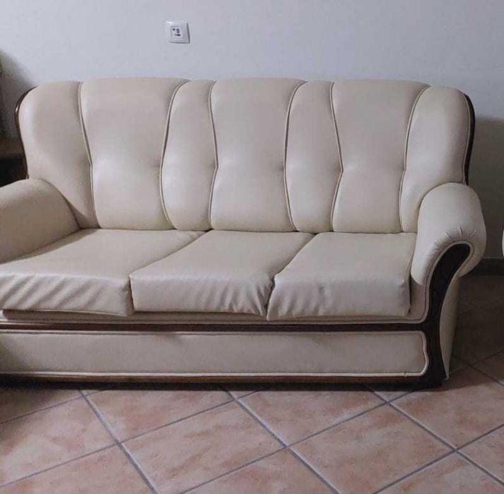 Sofá três lugares/cama