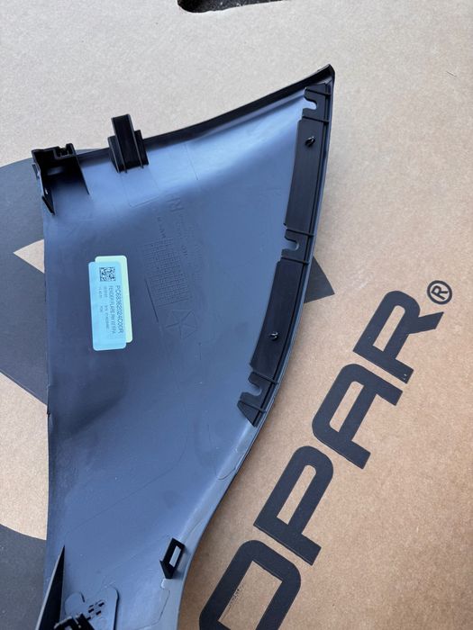 DODGE RAM 1500 2019-24 Listwa Zderzaka Prawa 68404346AA Wersja REBEL
