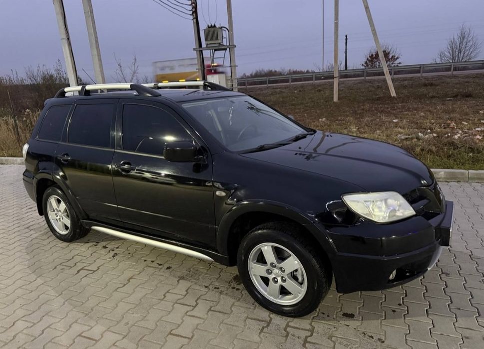 Міцубісі Аутлендер 1 покоління