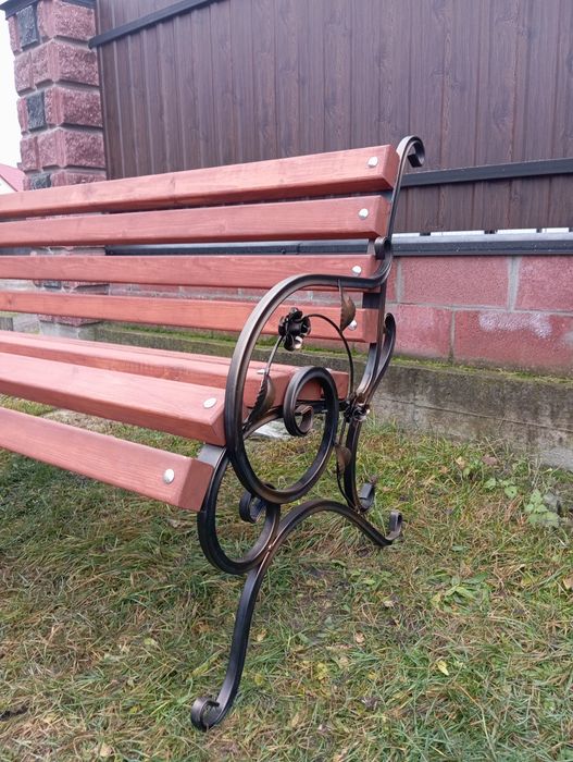 Продам лавочку з кованими перилами