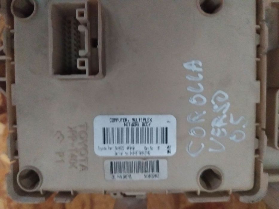 CAIXA DE FUSIVEIS TOYOTA COROLLA VERSO AR10 04-08 892210F010