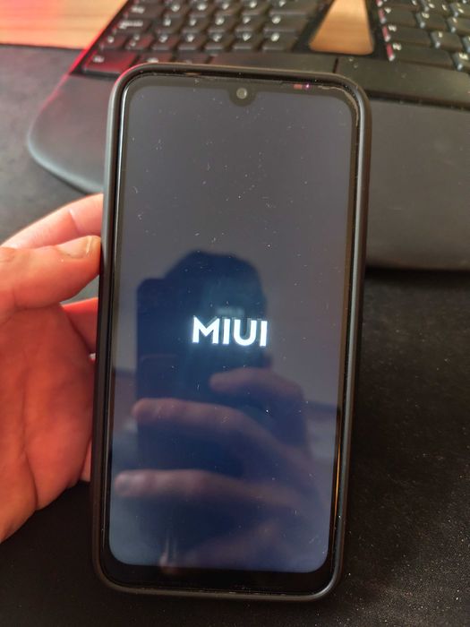 Telemovel Xiaomi Redmi 7 - desbloqueado com capa TT e vidro temperado
