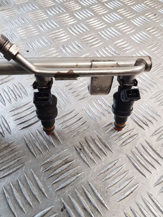 Listwa Wtryskowa 058133681 + Wtryski Audi A4 B5 1.8B 96R-