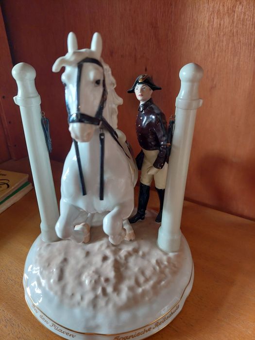Rara escultura escola equitação espanhola Viena austria porcelana