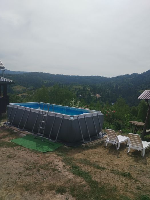 Сучасний котедж з краєвидом на гори